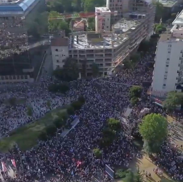 Proteste în Serbia pentru alegeri anticipate. Mai multe persoane au fost reținute