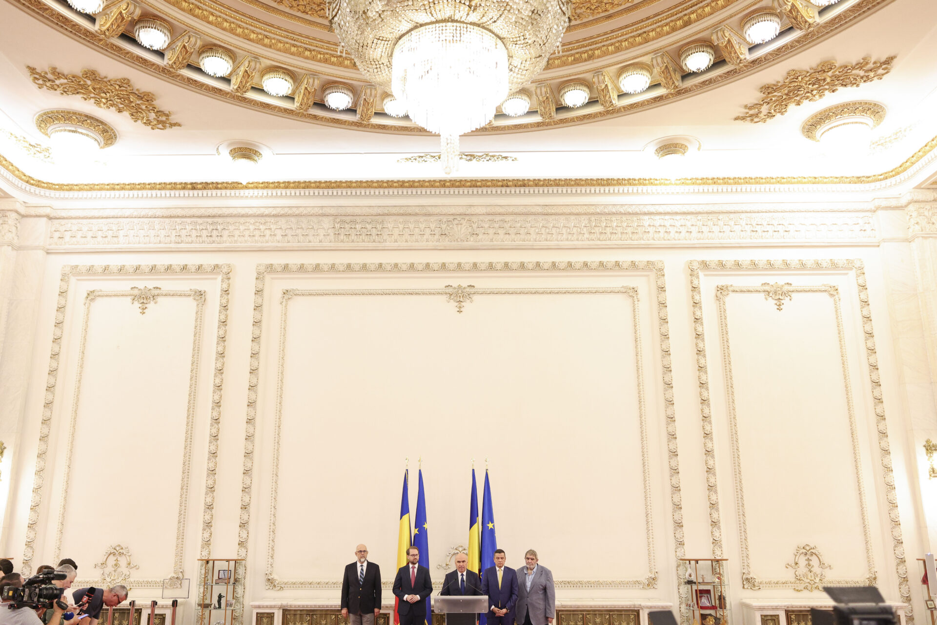 Programul de guvernare: reforma ANAF, creșterea impozitului pe dividente și accizelor. Ce alte măsuri sunt prevăzute