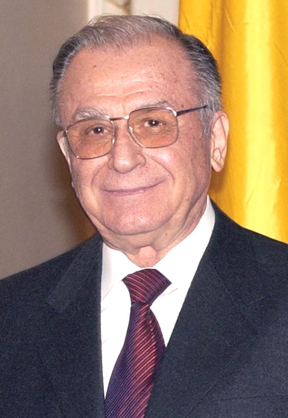 Fostul președinte Ion Iliescu, internat la terapie intensivă la Spitalul SRI din București