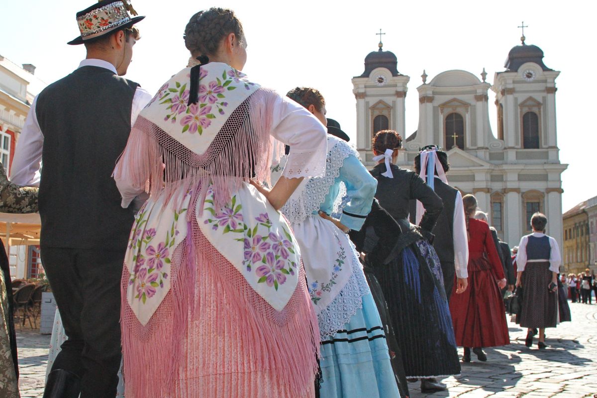 Zilele Culturale ale Germanilor din Banat. Expoziţie cu primul Zepelin care a aterizat la Sânandrei și jubileul unui mileniu al Diecezei de Timişoara
