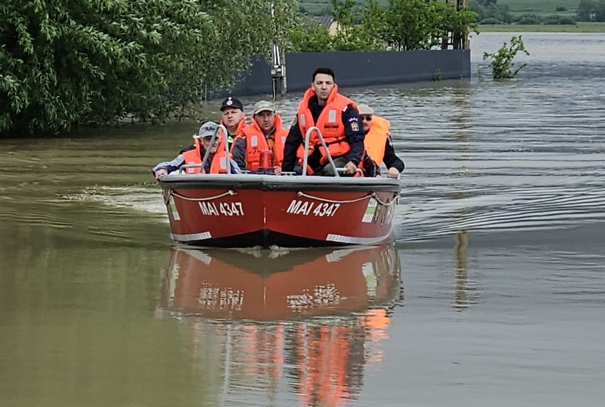FOTO/VIDEO | Peste 175 de gospodării și aproape 4.400 de hectare inundate în județul Covasna, potrivit primelor bilanțuri