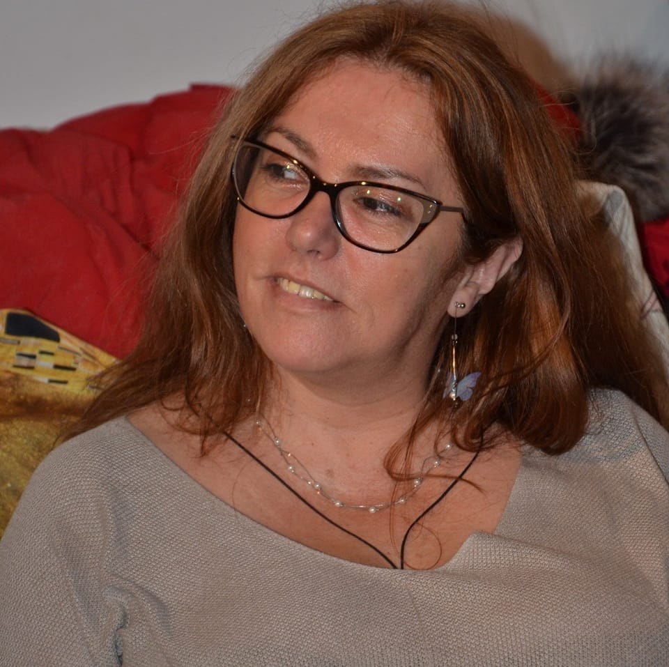 Mădălina Afrăsinie suspendă președinție pe Facebook fără să fie deranjată de IJ