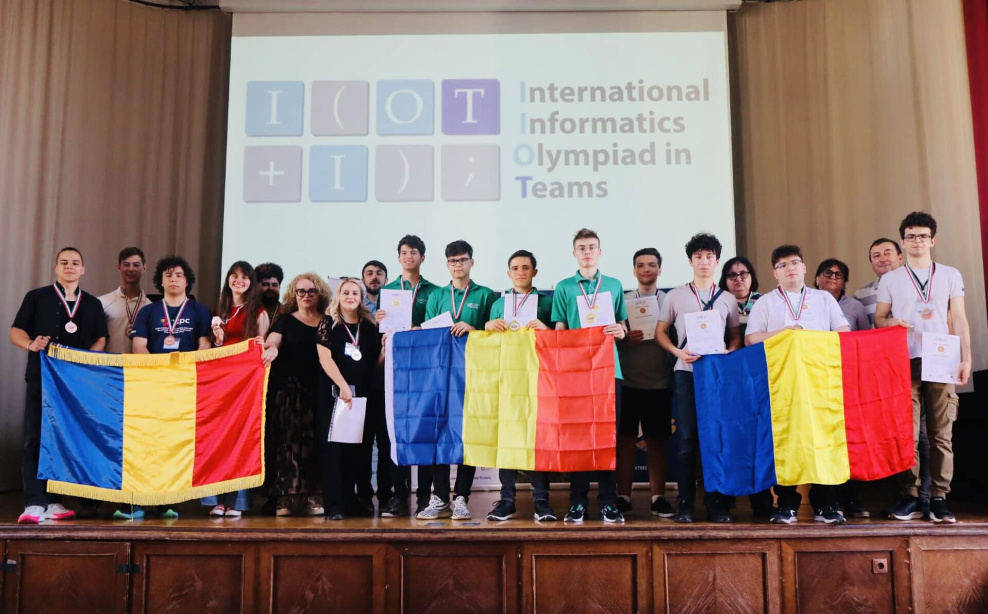 Elevii români au câștigat trei medalii la Olimpiada Internațională de Informatică pe Echipe