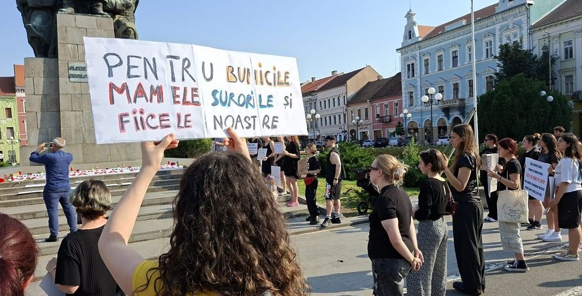 SPECIAL ARAD | Lumânări aprinse pentru femeile care și-au pierdut viața din cauza violenței domestice