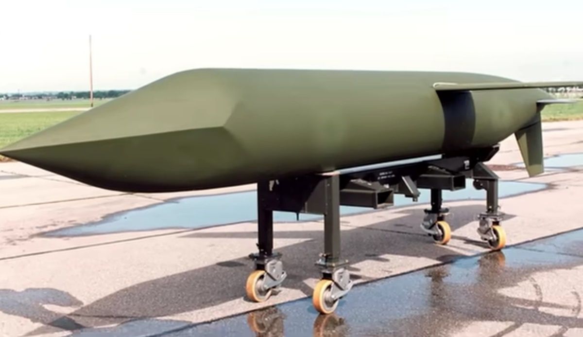 AKTUAL24 | Racheta nucleară „invizibilă” a armatei SUA cu care vor fi înarmate bombardierele strategice B-21 Raider și B-52