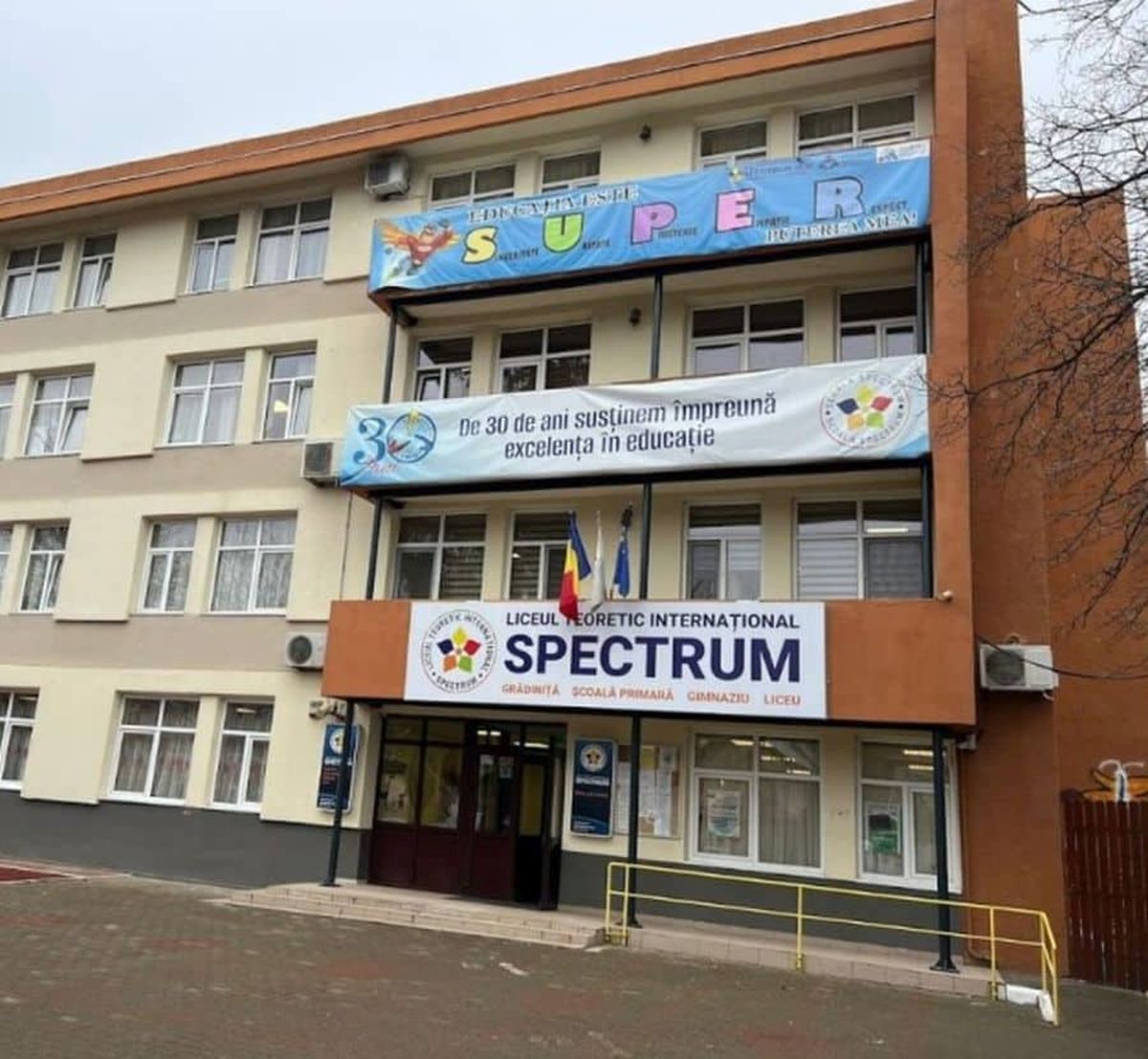 REPORTER DE IAȘI | Bătăi între copii și procese între părinți la Școala privată Spectrum