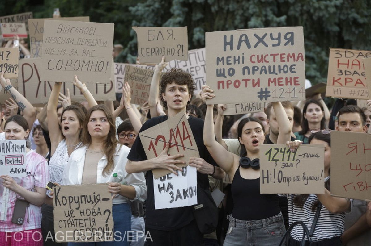 Ucraina: cresc protestele fără precedent împotriva legii care amenință independența luptei anti-corupție
