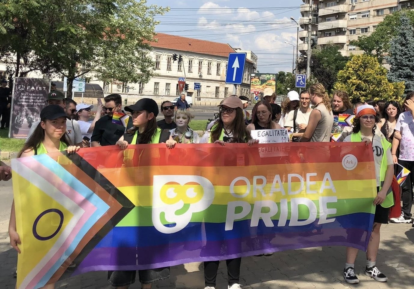 Sute de persoane au participat la marșul Pride din Oradea