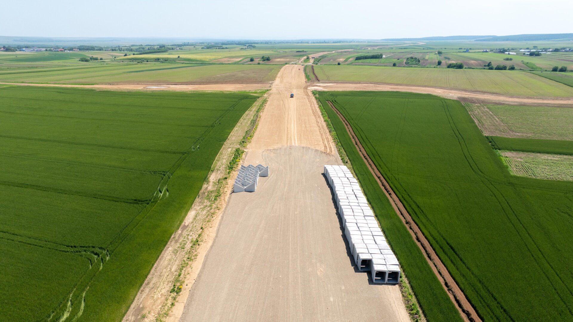Santierul nodului rutier dintre autostrazile A7 si A8, in apropiere de Pascani, judetul Iasi, 6 iunie 2025. Inquam Photos / Casian Mitu