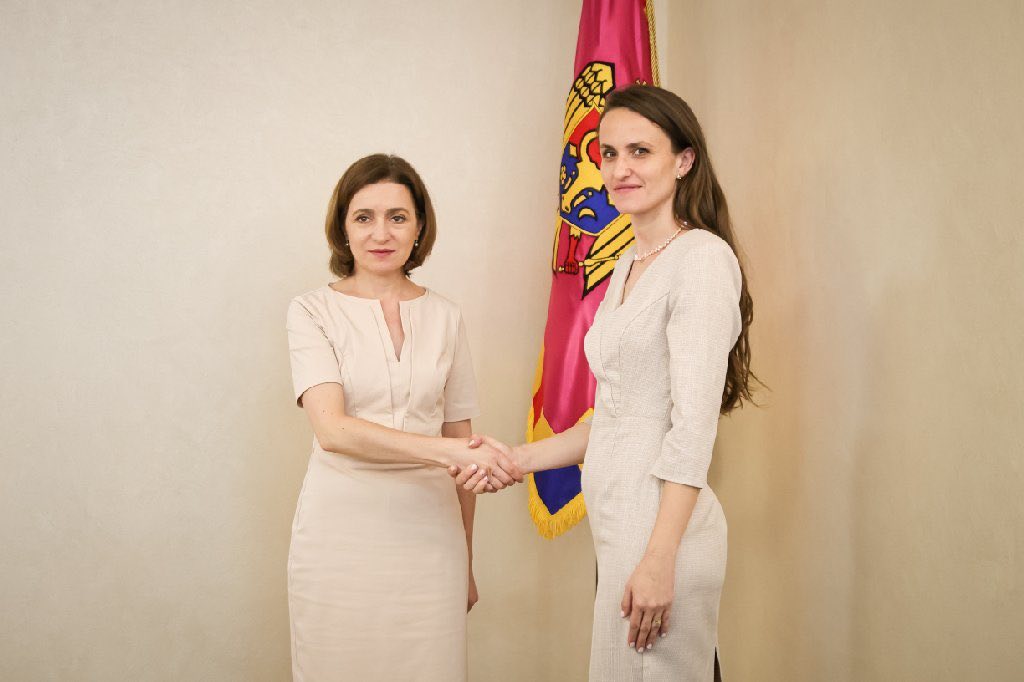Vizită într-un context turbulent a Oanei Țoiu la Chișinău: Ion Ceban o amenință cu judecata, oligarhul Plahotniuc este arestat în Grecia  