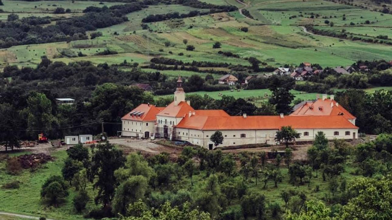 Aşezare umană veche de 3.000 de ani, descoperită în timpul restaurării castelului Teleki din Comlod, Bistrița-Năsăud