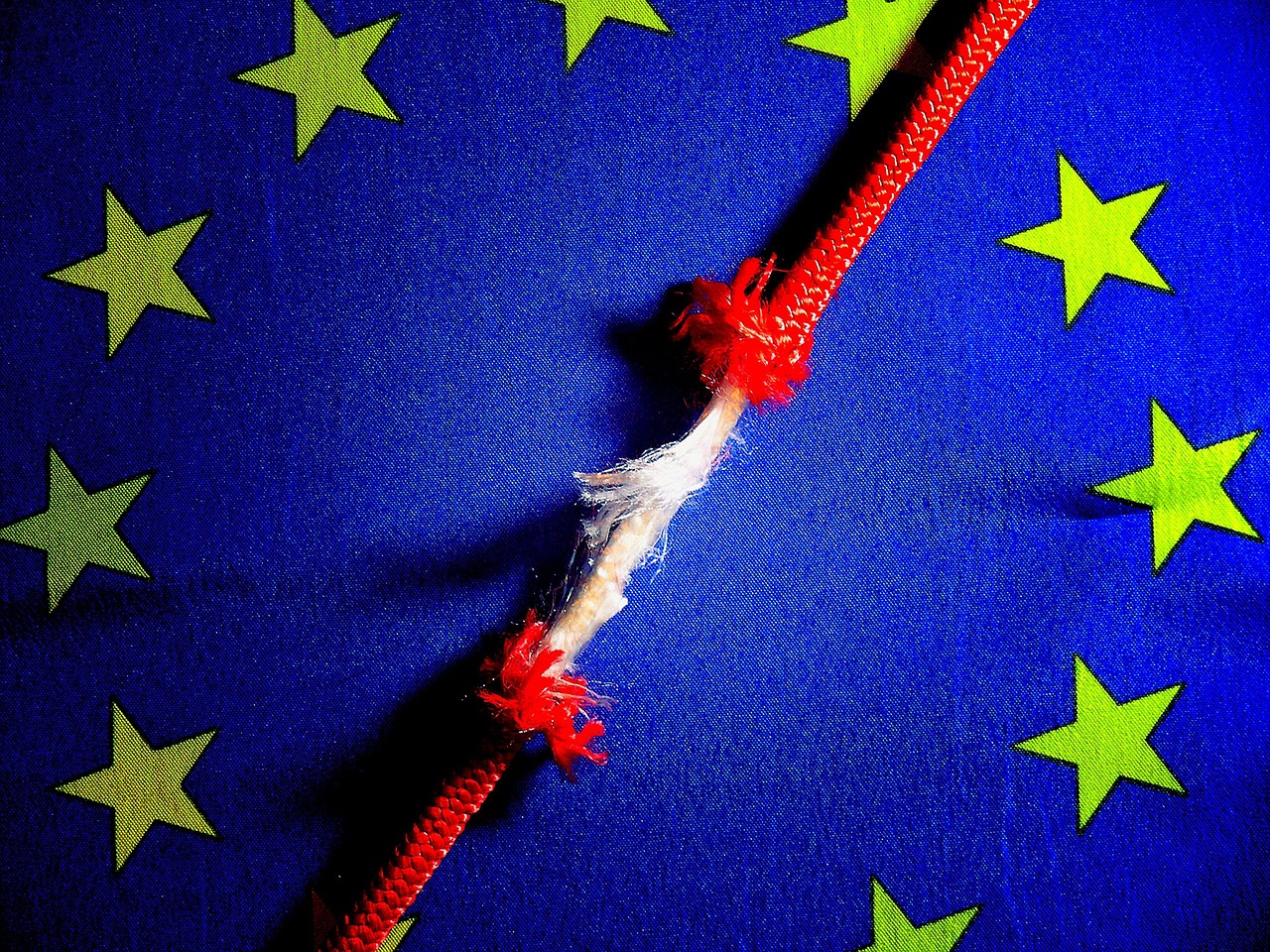 Susținerea pentru democrație scade în Europa, în special în România și Spania