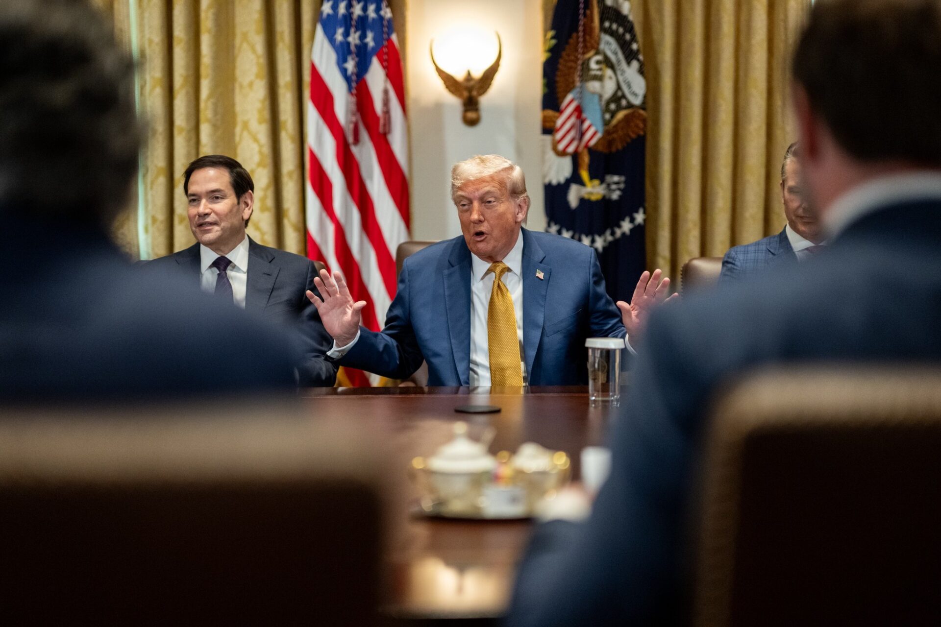 Trump promite arme de ultima generație pentru Ucraina și amenință cu tarife de 100%
