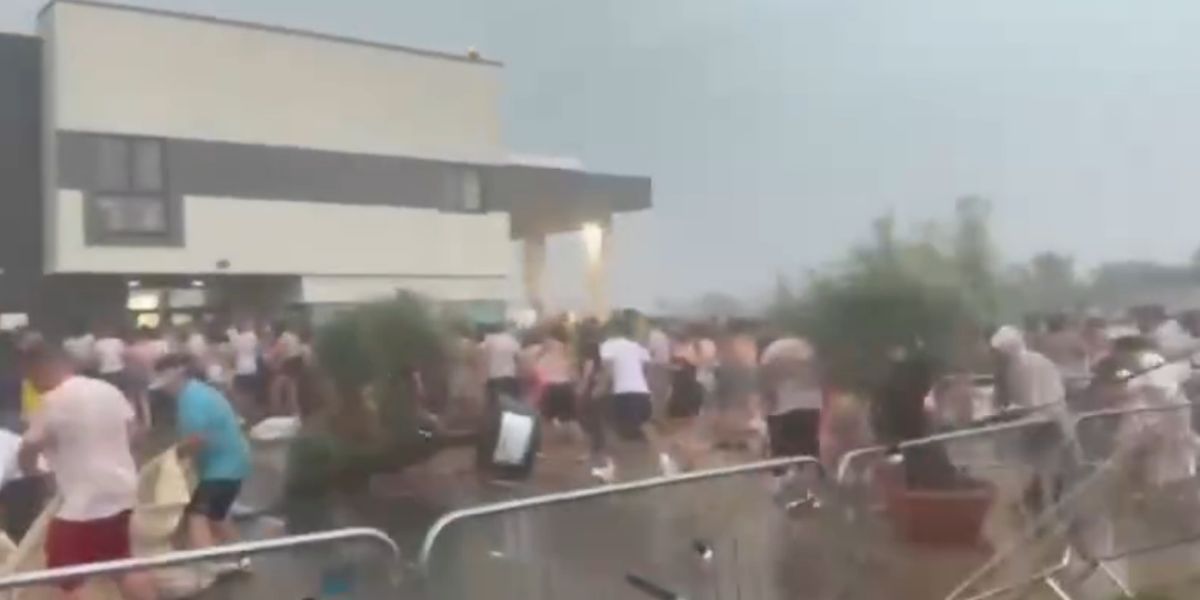 11 persoane au fost rănite uşor în timpul Festivalului Forza Zu de la Timișoara, din cauza unei furtuni | VIDEO