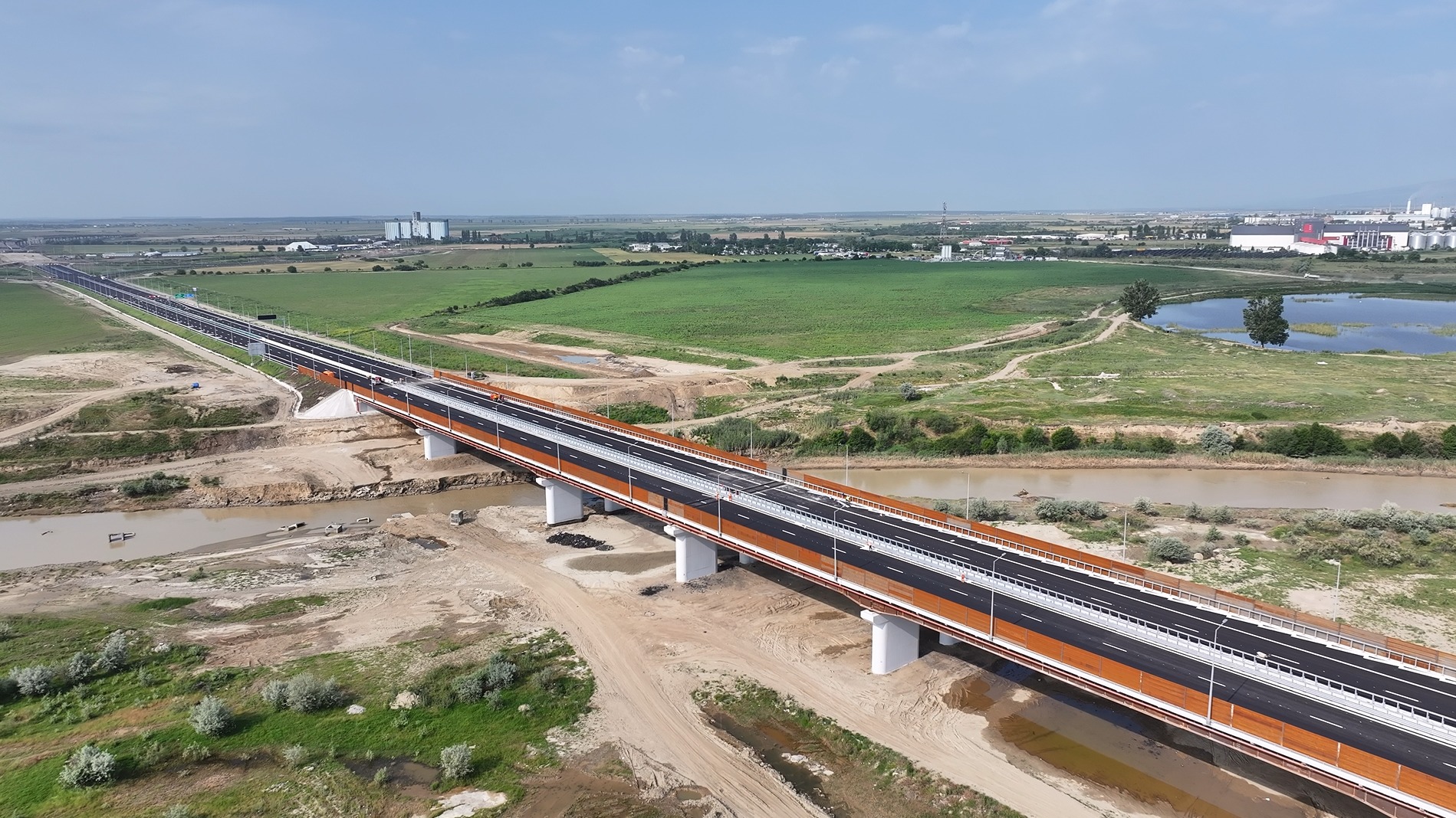 Podul peste râul Buzău, parte a Autostrăzii A7, a fost deschis circulației rutiere