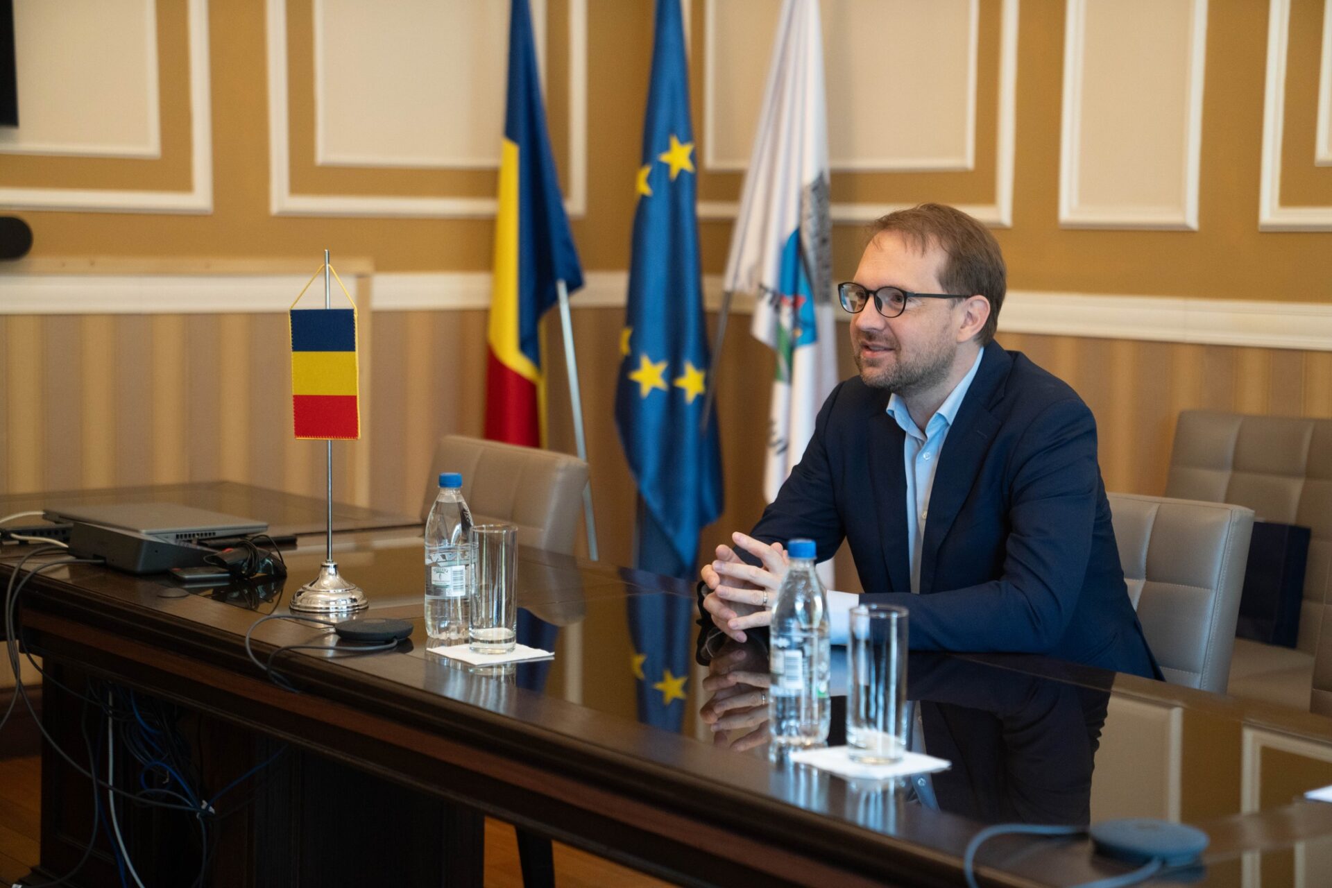 Proiect de reorganizare în Primăria Timișoara. Dominic Fritz: „Vom desfiinţa în total 43 de posturi, cam 10% din personalul pe care îl avem”