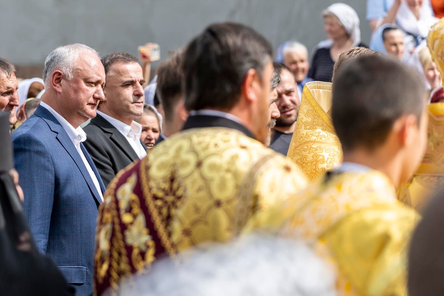 Igor Dodon a fost decorat de mitropolitul prorus al Ucrainei la o mănăstire din Republica Moldova