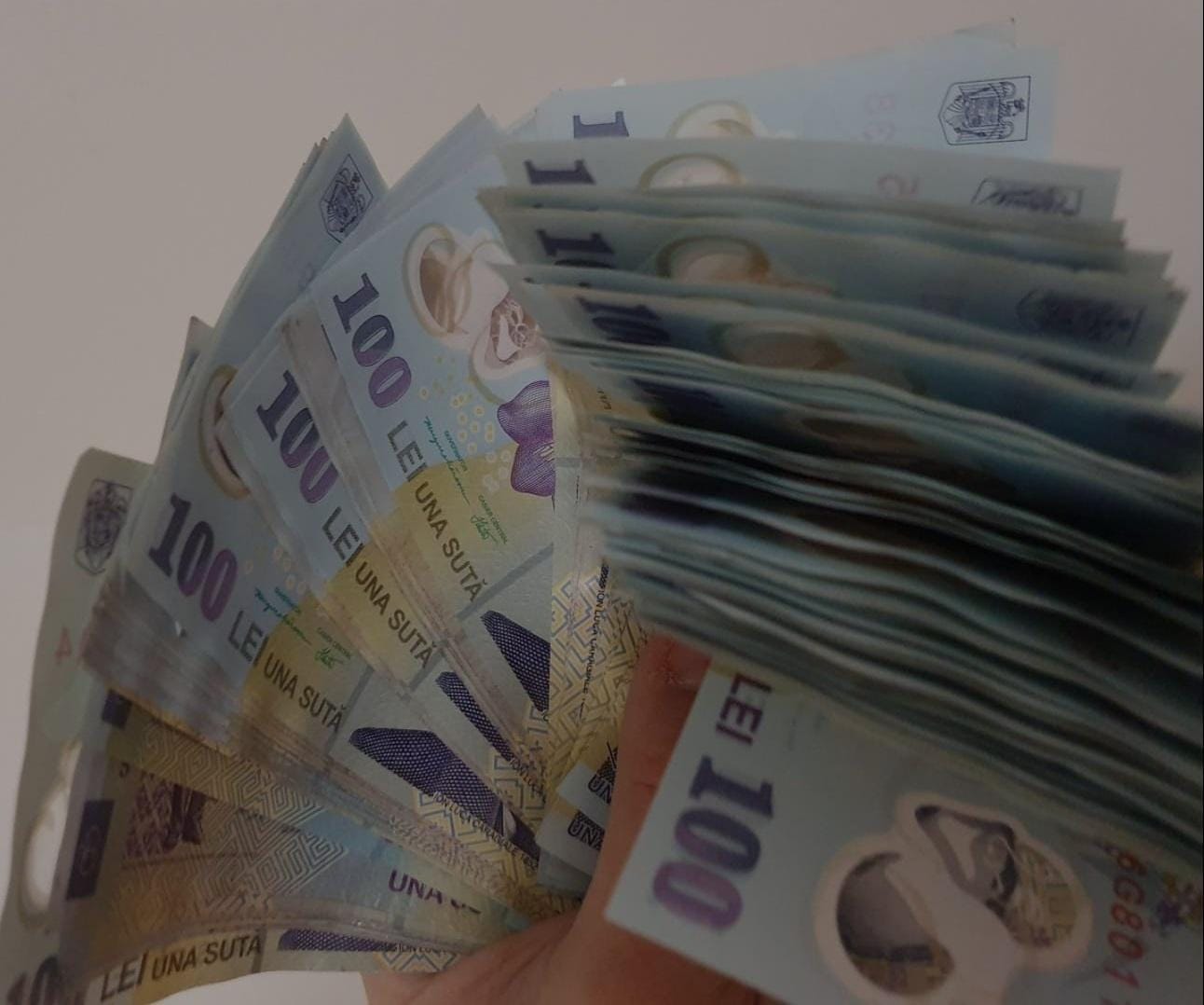 Proiectul de lege al pensiilor private, adoptat de guvern. O persoană poate retrage o primă de 30%, restul eșalonării pe o durată de opt ani.