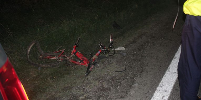 O șoferiță din Brăila a fost condamnată la 2 ani și 8 luni cu suspendare după ce a ucis un biciclist și a fugit de la locul accidentului. Judecătorul a motivat sentința prin faptul că inculpata este „tânără”