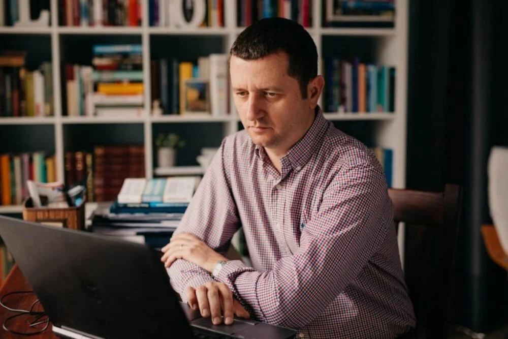 Ce aduce o strategie de țară? Despre Cluj și comunități inteligente cu profesoul Călin Hințea