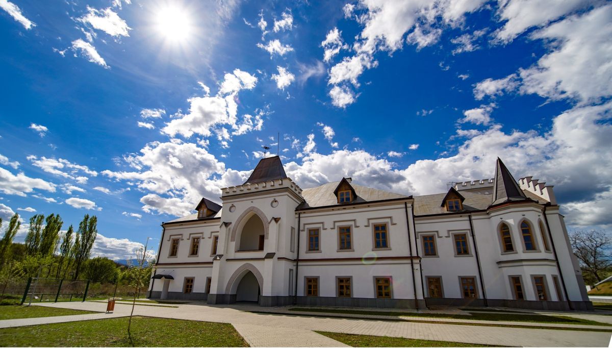 Castelul baronului Franz Nopcsa, redeschis publicului cu o expoziție despre istoria şi arhitectura acestei clădiri de patrimoniu din Țara Hațegului
