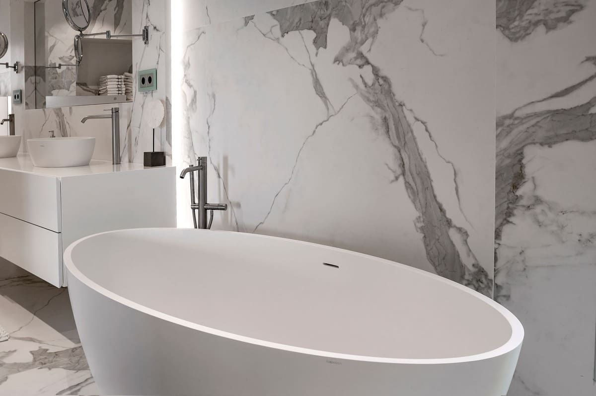 De ce cada freestanding a devenit simbolul băii de lux