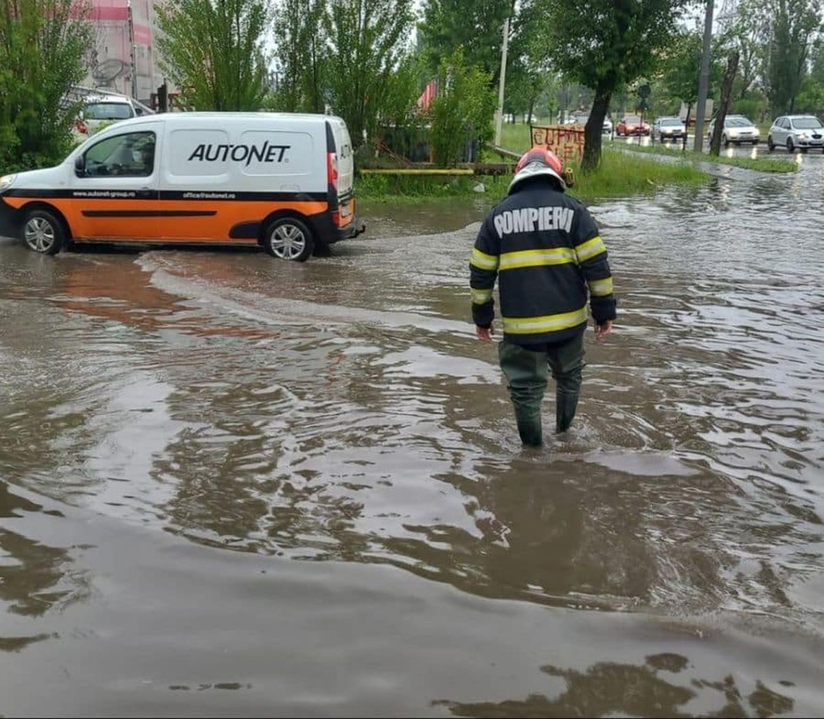 Un om de afaceri din Iași refuză să mai plătească apa pluvială. Apavital i-a pus pe factură 60 de lei - apa consumată și 340 – taxă pe ploaie