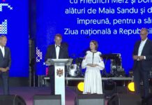 Emmanuel Macron și Donald Tusk au vorbit în limba română moldovenilor care au sărbătorit Ziua Independenței, în Piața Marii Adunări Naționale din Chișinău | VIDEO