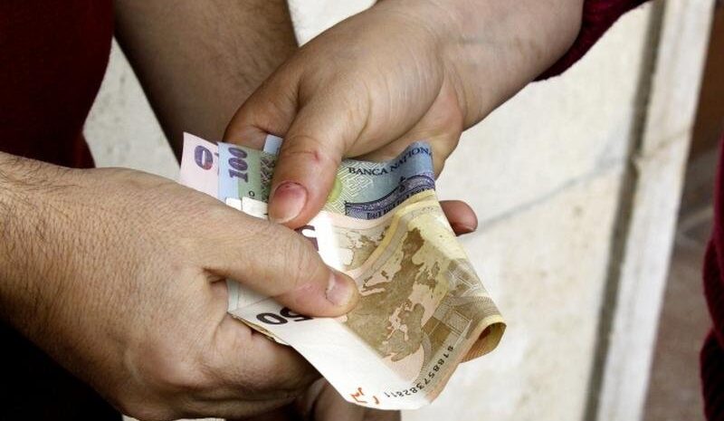 O funcționară de primărie din Iași a scăpat de închisoare după ce a primit mită timp de patru ani