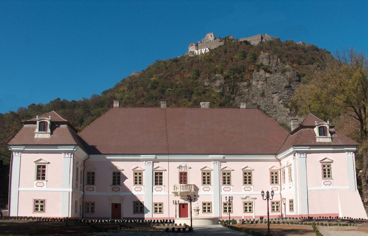 Recompensă de 30.000 de lei pentru un tezaur cu monede de epocă romană predat muzeului din Deva