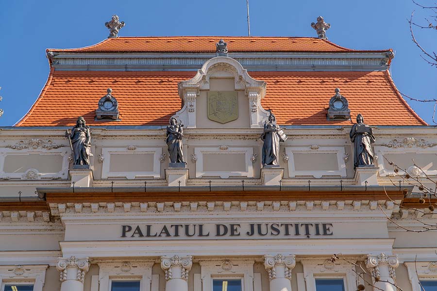 Aproape două treimi dintre magistrații bihoreni s-au pensionat înainte de 50 de ani în ultimii cinci ani. Reforma lui Bolojan lovește în plin sistemul