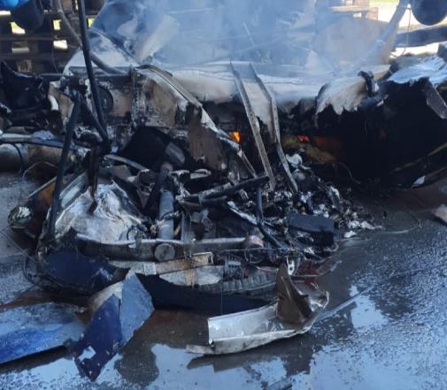 Un planor s-a prăbuşit în curtea unei fabrici din Arad. Două persoane au murit