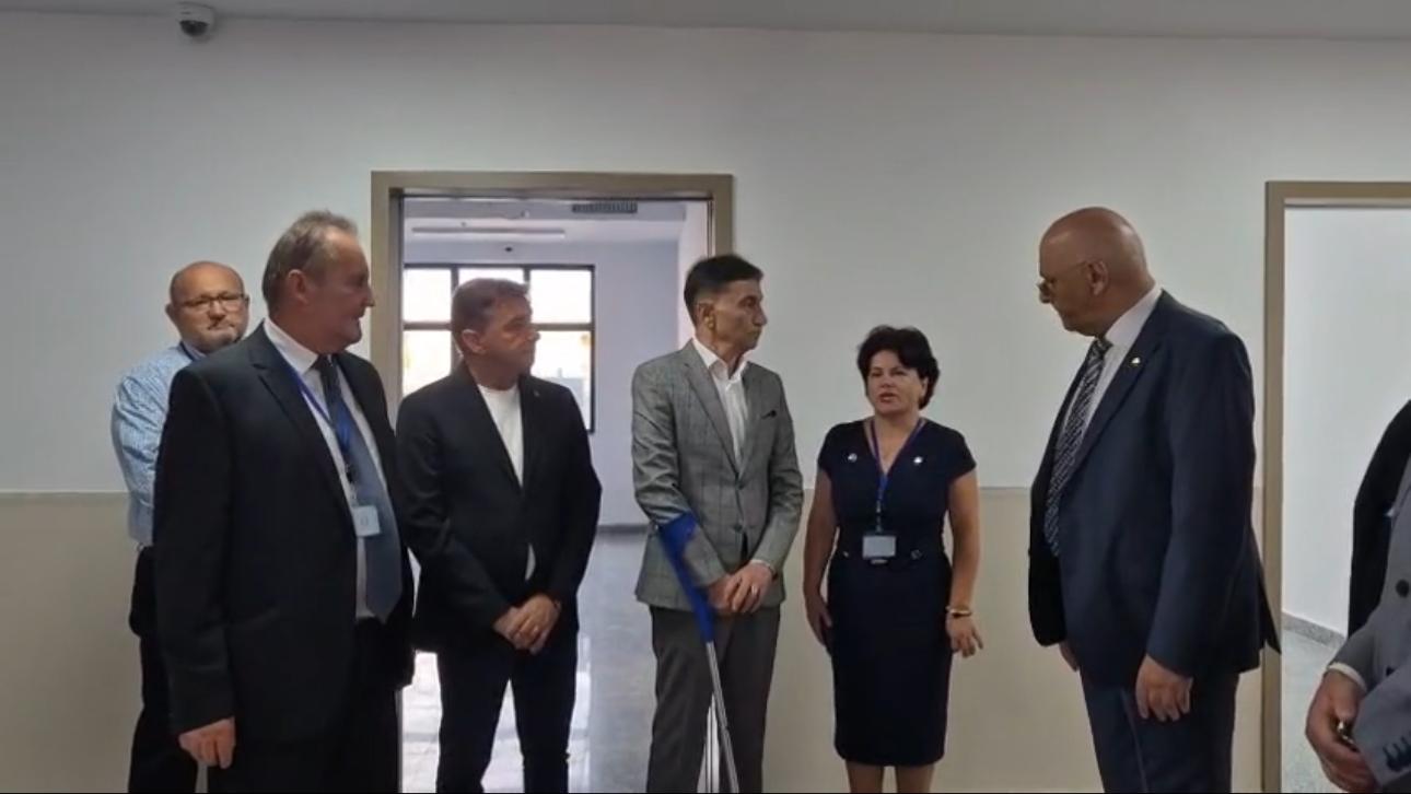 Noua secţie de urgenţe din Alba Iulia, extinsă şi modernizată cu o investiţie de 2,5 milioane de euro. A fost inaugurată în prezenţa lui Raed Arafat
