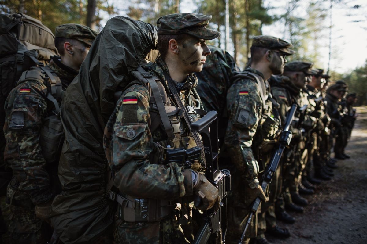 Guvernul german adoptă legea privind noul serviciu militar | Deutsche Welle