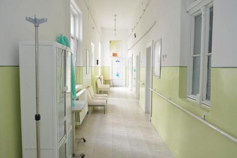 Medicamente expirate și instrumente de unică folosință reutilizate în spitale, descoperite de inspectorii Direcției de Sănătate Publică Bihor în urma a peste 1.300 de controale desfășurate în primele 6 luni ale acestui an