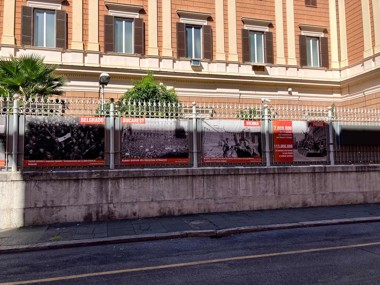 Analiză Aktual24: Cum dezinformează Rusia pe gardul ambasadei de la Roma: „Aduceți-vă aminte cine a eliberat România de nazifascism”
