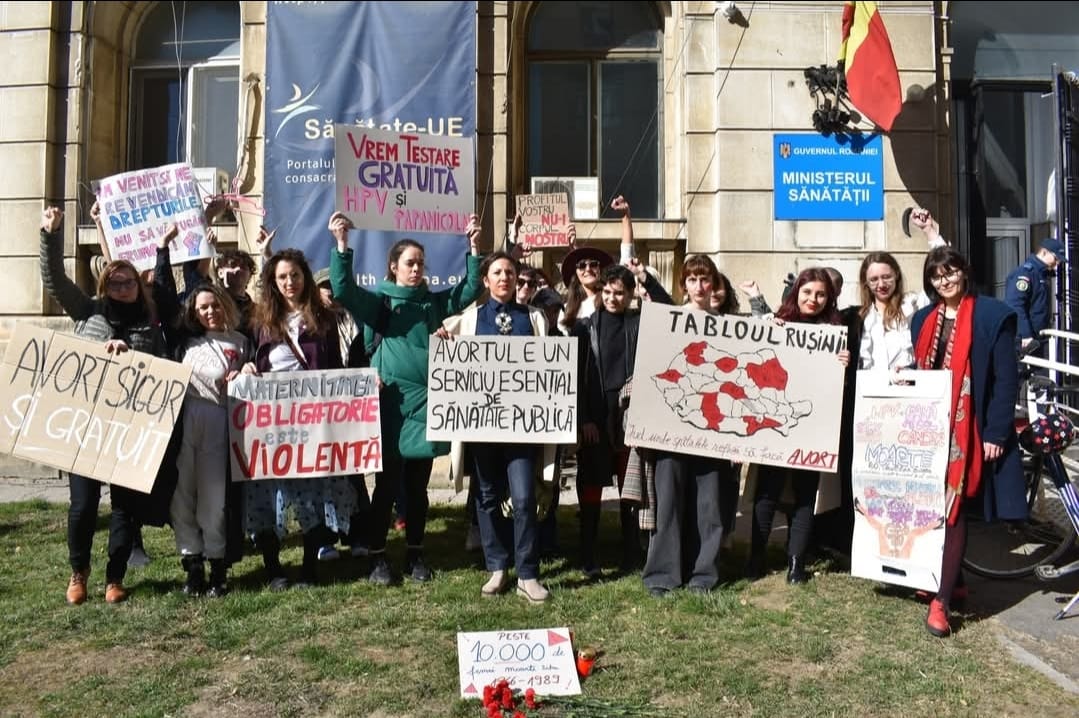 Inițiativă cu miză pentru femei. Foști deputați POT cer limitarea avortului