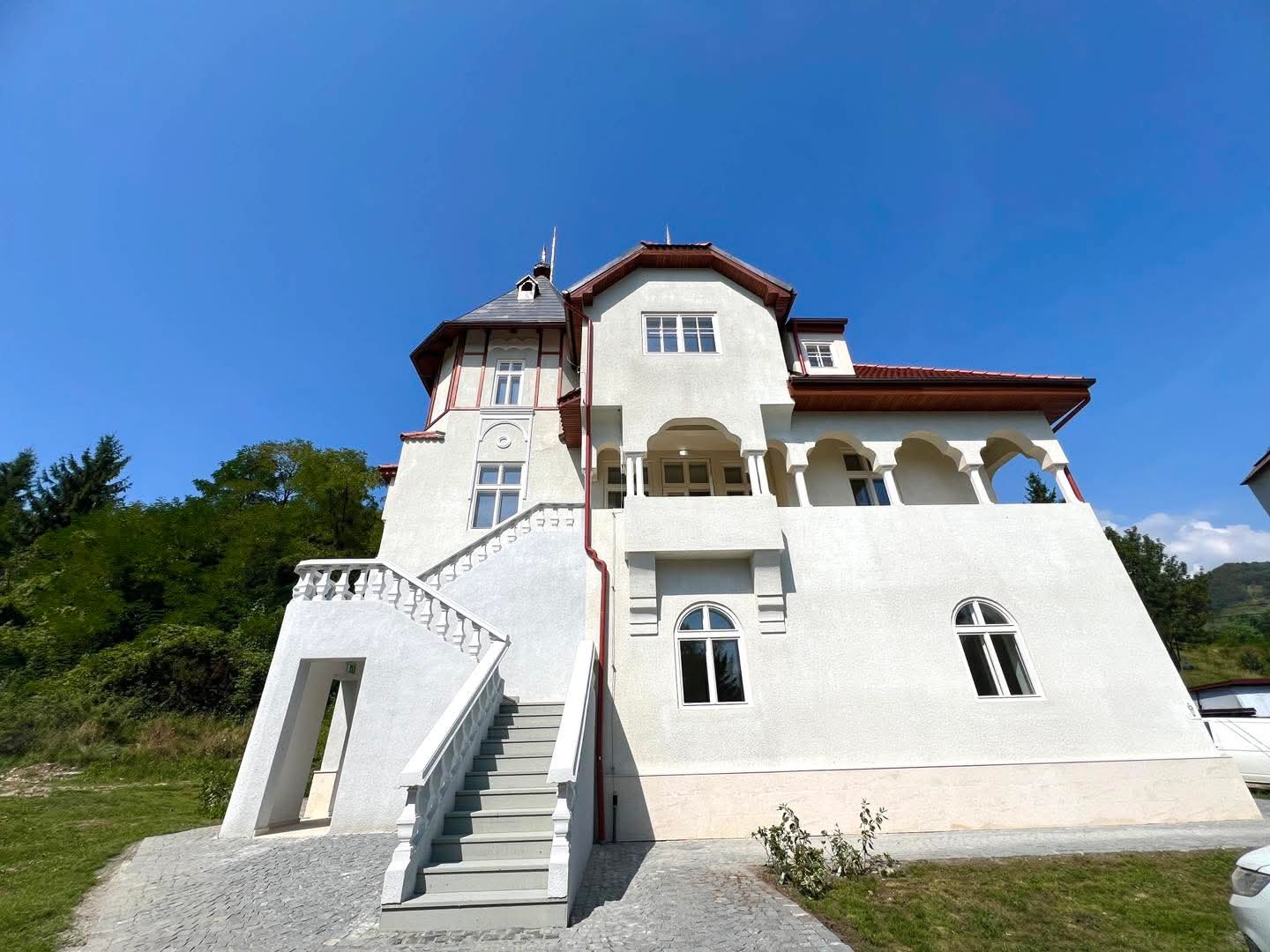 Una dintre cele mai vechi clădiri din staţiunea balneoclimaterică Sângeorz-Băi, fosta vilă turistică Porumbiţa, a fost restaurată cu aproape 3,7 milioane de lei din fonduri europene