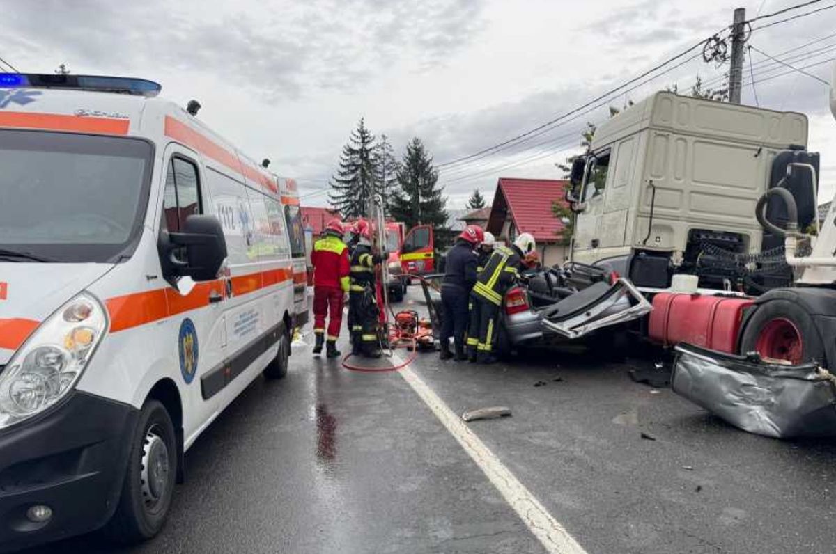 Trei persoane au murit într-un accident pe DN 7, în județul Argeș. Traficul este blocat