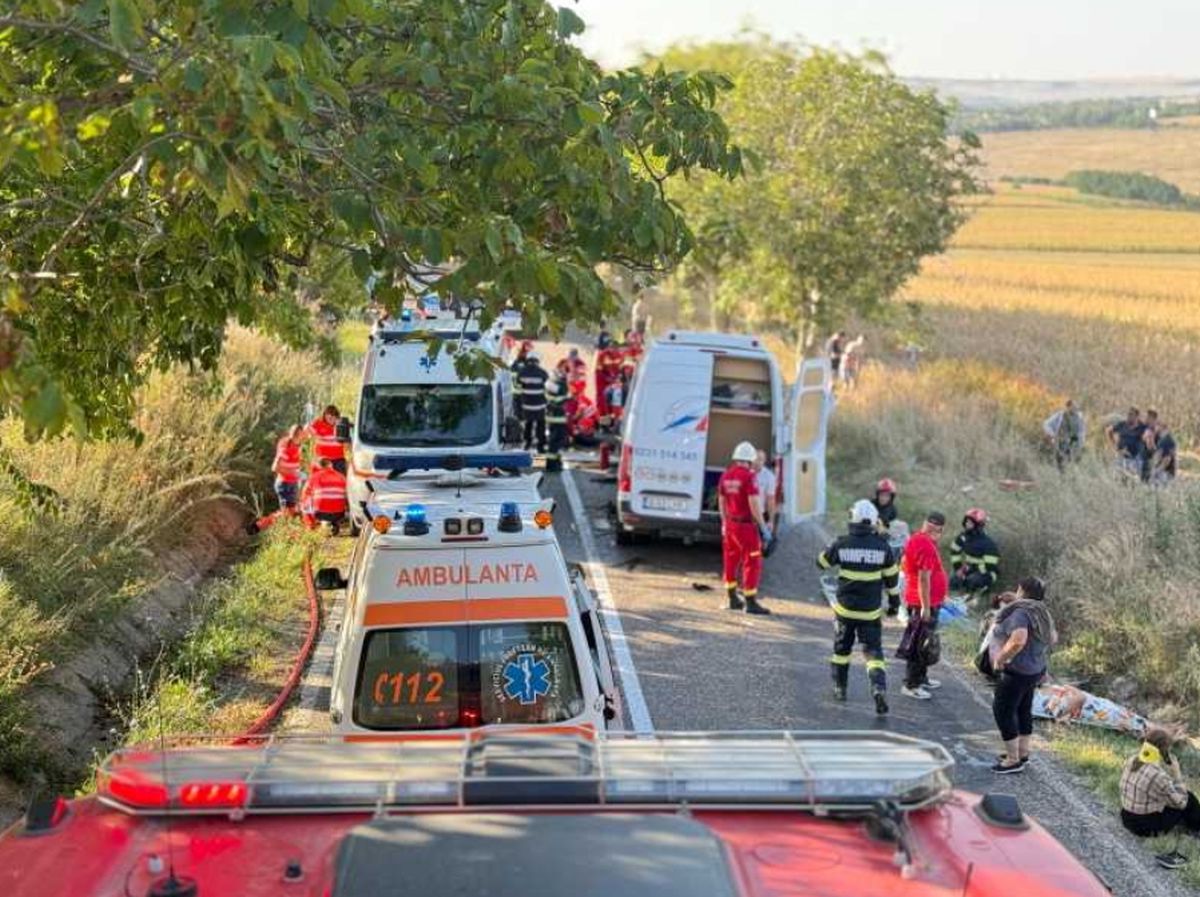 Trei persoane au murit într-un accident rutier în județul Botoșani. Un rănit în stare gravă, preluat de elicopterul SMURD