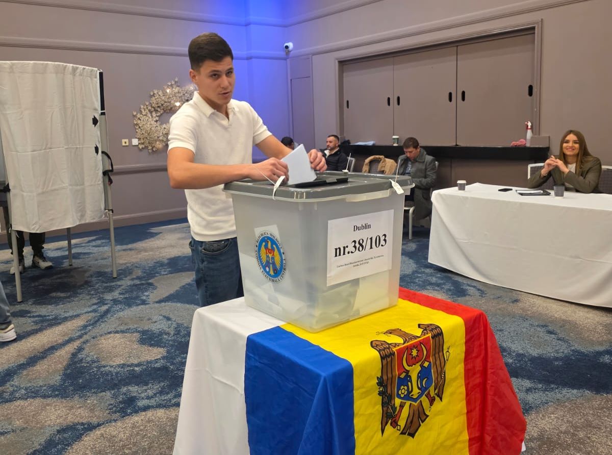 Alegeri în R. Moldova | Rezultate parțiale după 50% din secții numărate. PAS – 42,4%, Blocul Patriotic – 29,8%