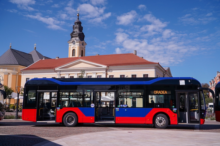 Oradea investește peste 16 milioane de euro în 30 de autobuze electrice. Vehiculele vor intra pe trasee din octombrie