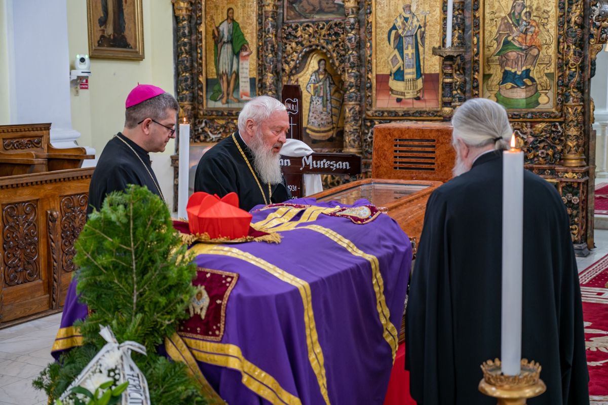 Înaltpreasfințitul Andrei, mitropolitul ortodox al Clujului, Maramureșului și Sălajului, prezent la catedrala din Blaj, în semn de omagiu faţă de cardinalul greco-catolic Lucian