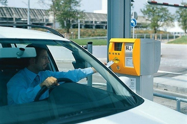 Parcometre și abonamente pentru 4.111 locuri de parcare la bordură, pe 42 de străzi din Iași