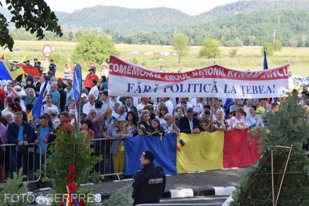 Câteva mii de oameni prezenţi la Serbările Naţionale de la Ţebea, dedicate memoriei lui Avram Iancu. Mesajul președintelui Nicușor Dan