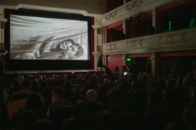 Astra Film Festival începe în forță. Ziua a doua continuă cu documentare spectaculoase și un DocTalk despre „înotul împotriva sistemului”