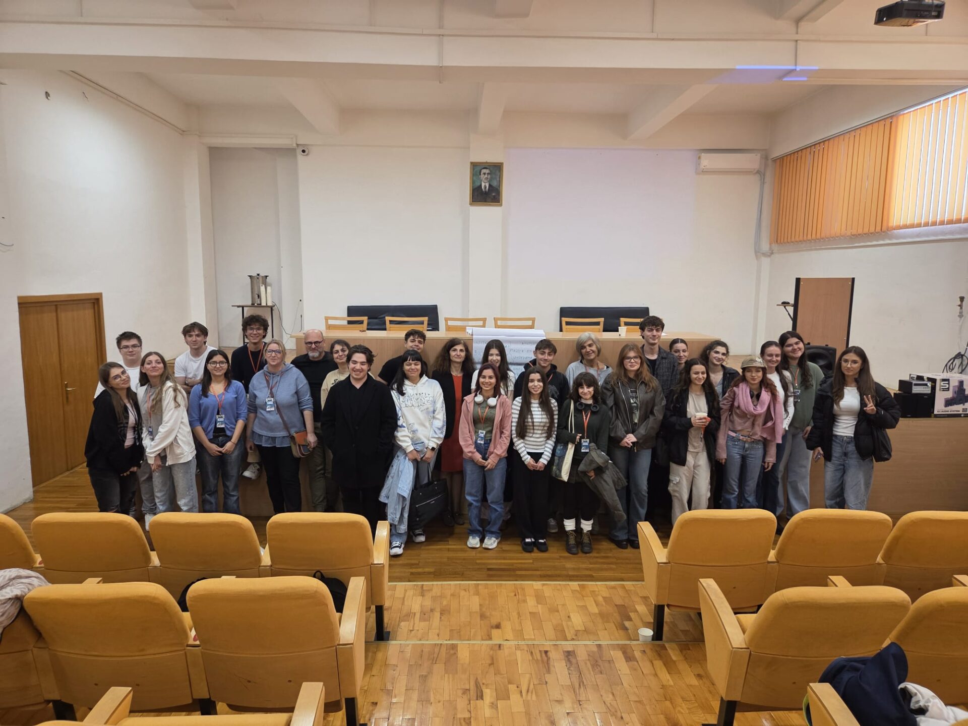 Atelier ziua a 2-a A doua zi a atelierului mediatic „Ecranul Memoriei: Tinerii în Fața Istoriei”. Proiect realizat de Freedom House România A doua zi a atelierului mediatic „Ecranul Memoriei: Tinerii în Fața Istoriei”. Proiect realizat de Freedom House România