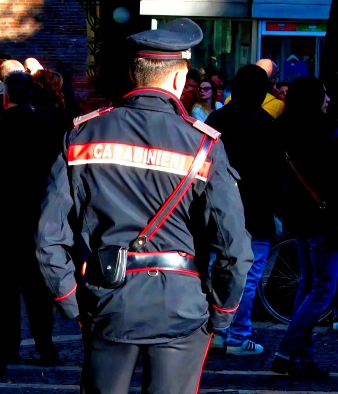 Trei carabinieri morți și 21 de persoane rănite într-o explozie din Verona. Doi frați arestați