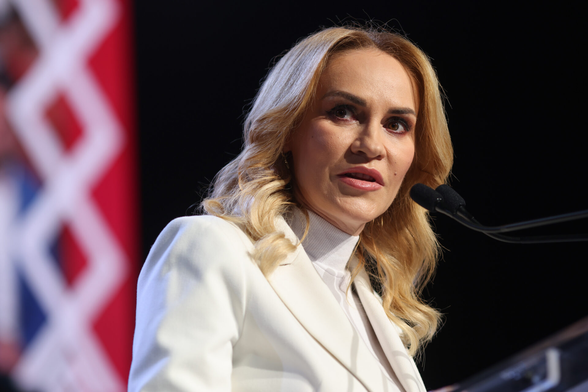 Gabriela Firea Gabriela Firea anunță că nu va candida la Primăria Capitalei: „Doresc să-mi continui mandatul de europarlamentar. / Cine s-a chinuit să-mi sape mie groapa politică a căzut în ea”