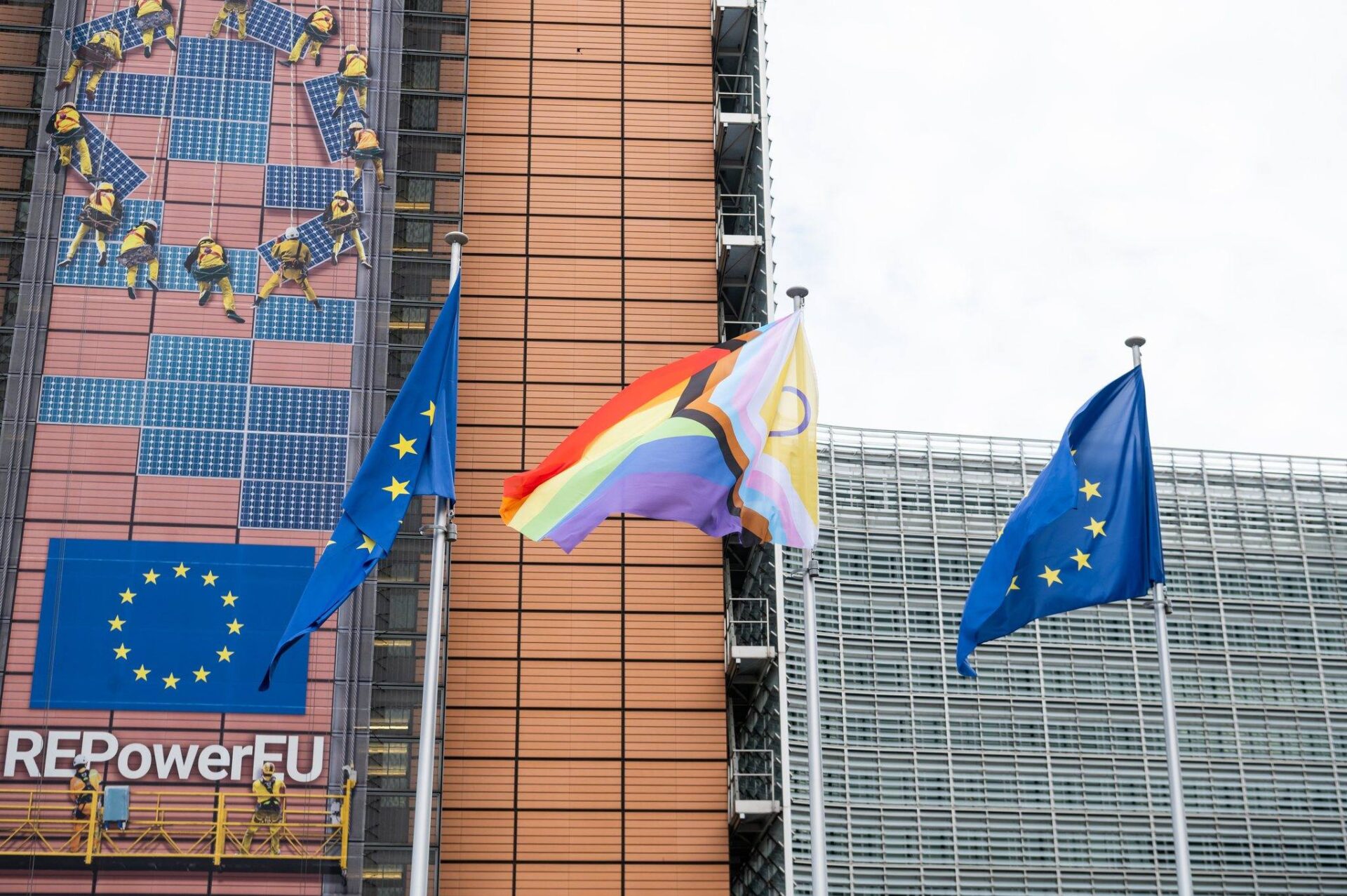 Cum a devenit o frază tehnică dintr-un document al Comisiei Europene o controversă globală despre „schimbarea de sex a copiilor”
